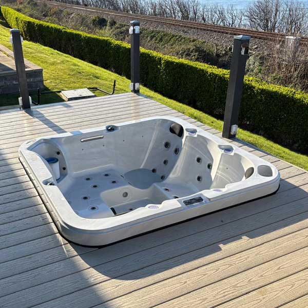 bron-y-wendon-hot-tub-600px