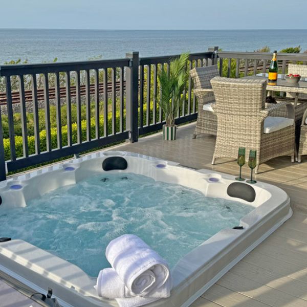 Hot tub lodge at Bron-Y-Wendon Hot tub lodge at Bron-Y-Wendon
